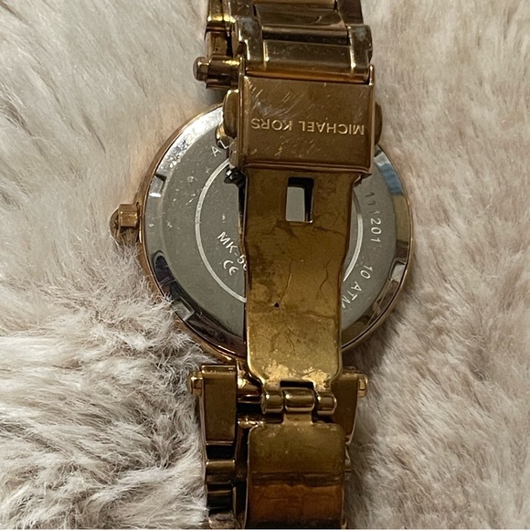 Michael kors chocolate bronze watch with a pearl texture surface - Picture 4 of 5